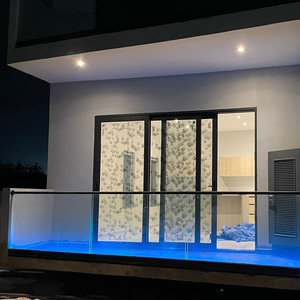 Système de balustrade en verre trempé sans cadre avec profilé en <span class=keywords><strong>U</strong></span> en aluminium, fixation au sol pour clôtures de terrasses extérieures et balustrades de balcons - Product Image 2