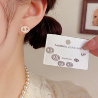 Aretes de Latón Resoul con Diseño Mariner Link, Hipoalergénicos, con Pedrería, Juego de 3 Aretes, Joyería Minimalista para Uso Diario