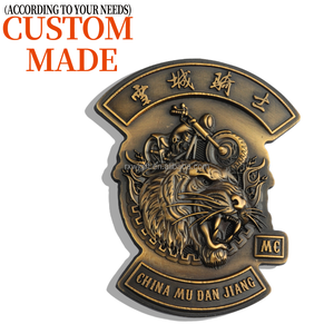 Distintivo in metallo con Logo personalizzato e Design gratuito in stile moderno in lega di zinco Souvenir in metallo artigianale con tecnica di fusione in metallo distintivi - Product Image 3