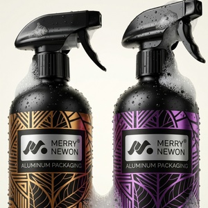 Bouteille en aluminium noir mat de provenance durable avec pulvérisateurs noirs pour nettoyant vitres de voiture sans traces – Vente en gros - Product Image 4