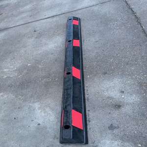 Cordoli di blocco di parcheggio in gomma riciclata resistente per soluzioni di parcheggio sostenibili - Product Image 4