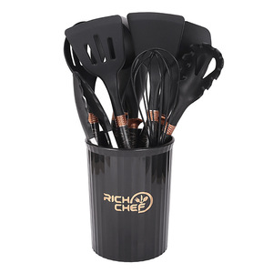 Ensemble d'ustensiles de cuisine antiadhésifs écologiques 12 pièces cuillère à spatule en silicone avec manche en bois emballée dans une boîte pour une utilisation domestique dans la cuisine - Product Image 5