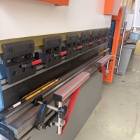 Cintreuse hydraulique synchrone à torsion WC67K 200T 3200mm pour acier inoxydable avec système CNC hydraulique ESTUN E21 NC et recul hydraulique