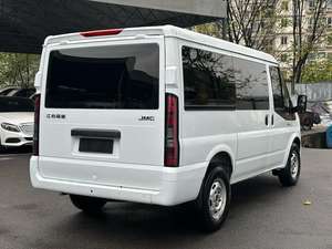 Véhicule utilitaire commercial diesel manuel <span class=keywords><strong>2</strong></span>.0T 2023, 6 <span class=keywords><strong>places</strong></span>, essieu court, toit bas, portes arrière à double battant, pour la vente à l'étranger - Product Image 4