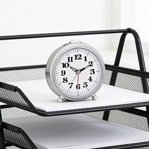 Reloj Despertador Silencioso de 4 Pulgadas con Números Grandes y Fáciles de Leer, con Luz Nocturna, para Personas Mayores - Product Image 3
