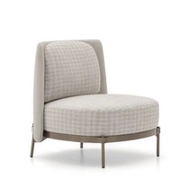 Fauteuil lounge en tissu pied-de-poule de luxe avec pieds en métal doré pour hall d'hôtel