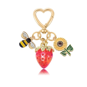 Llavero Uionen con diseño de fresa tridimensional, bonito y dulce, colgante de margarita para bolso - Product Image 1