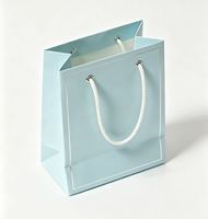 Sac cadeau en papier pour bijoux, imprimé sur mesure, noir mat avec motif en feuille d'or pour l'emballage de bijoux