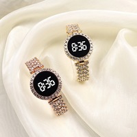 Jam Tangan Digital Mewah Sport Wanita Grosir, Bahan Paduan Baja Anti Karat, Layar LED, Unisex, Model Gelang untuk Wanita