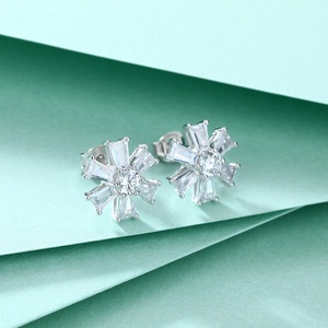 Pendientes de Plata de Ley 925 con Forma de Copo de Nieve, Geométricos, Modernos, Minimalistas, de Lujo, con Circonita Cúbica, para Mujer - Product Image 2