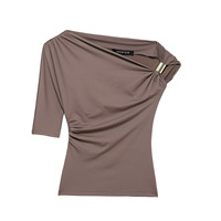 Haut asymétrique trois couleurs pour femme, nouvelle collection printemps, design épaules dénudées