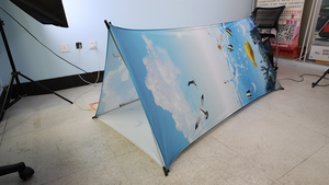 Weihai Wisezone 3D Hiển Thị Thiết Kế Độc Đáo Hấp Dẫn Tam Giác Toblerone Tháp <span class=keywords><strong>Pop</strong></span> <span class=keywords><strong>Up</strong></span> Banner Cờ Đứng Cho Triển Lãm Thương Mại - Product Image 3