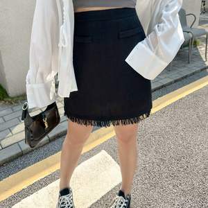 รันฉี เอ็น 8680 กระโปรงมินิเอ-ไลน์สีดำเอวสูงพร้อมดีไซน์พู่สำหรับผู้หญิงสีทึบเส้นใยโพลีเอสเตอร์ - Product Image 2