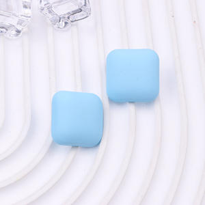 Pendientes de tuerca de color acrílico, pendientes de color caramelo con pintura en aerosol de doble cara para mujer Uionen 795 - Product Image 5