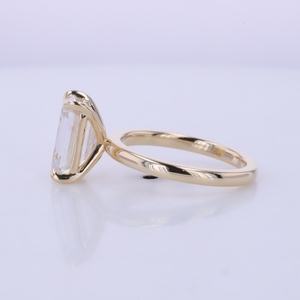 Starsgem Custom 10K 14K Moissanite Solitaire Anillo de compromiso Forma rectangular Anillo de corte esmeralda - Product Image 2