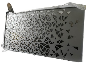 Panneaux en <span class=keywords><strong>aluminium</strong></span> perforés gravés au laser CNC avec des designs personnalisés pour les façades murales - Product Image 1