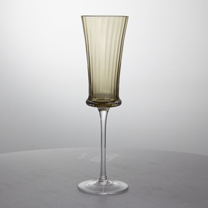 גביע יוקרתי בצבע ענבר עם מרקם ייחודי, עם רגל, לקישוט בית, בר, מסיבות וחתונות |   כלי שתייה מזכוכית איכותית ללא עופרת - Product Image 3