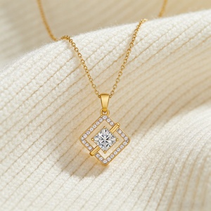 Collier Pendentif Minimaliste Carré Double Cadre en Laiton Plaqué Or 18K avec Zirconiums AAA, Chaîne à Maillons, Vente en Gros de Bijoux Tendance - Product Image 5