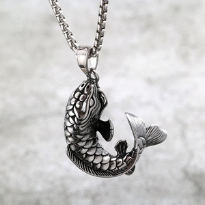 Yunnique Collar con colgante de pez Koi 3D de acero inoxidable, amuleto unisex para hombres y mujeres - Product Image 4