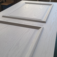 Porte intérieure moderne minimaliste en MDF laqué blanc à grain de bois avec isolation phonique pour chambre, école, hôpital