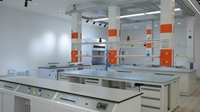 Table de laboratoire en acier inoxydable Résine époxy 20mm Céramique Résine phénolique Banc de travail de laboratoire
