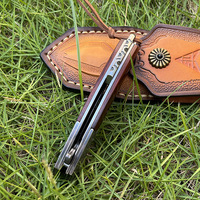 Couteau pliant de collection en acier Damas, très demandé, avec poignée en bois gravée, couteau de poche EDC portable avec étui en cuir