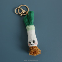 Breloque de sac à dos en crochet fait main, amigurumi mignon en forme d'oignon vert, breloque de sac à dos amusante en forme de légume, cadeau alimentaire, objets décoratifs