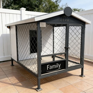 Abri pour chat d'extérieur de style cabane rustique - Construction en bois jointé pour les retraites en forêt - Product Image 2