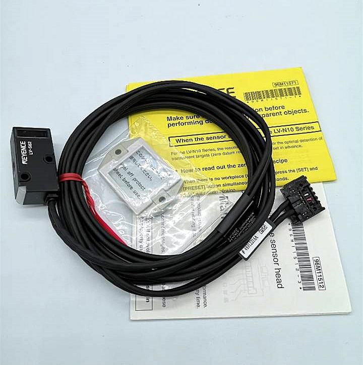 キーエンス LV-S62 超小型デジタルレーザーセンサー 平行光エリア 新品