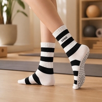 Chaussettes de yoga mi-mollet pour femmes, chaussettes antidérapantes personnalisées pour femmes, chaussettes antidérapantes douces, chaussettes antidérapantes pour le pilates, vêtements d'entraînement en salle