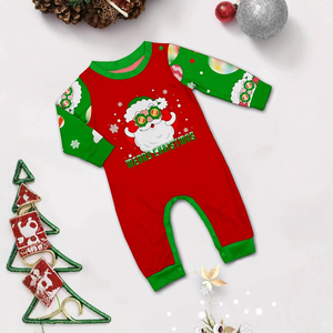 Ensemble de pyjamas de Noël pour femmes, rouge et vert, assortis pour la famille, imprimé Père Noël, vêtements de nuit en polyester, lot de 4 avec inscription Joyeux Noël - Product Image 4