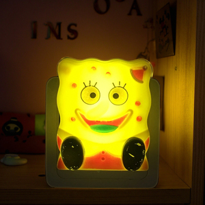 GUANGLI W064 Lampe de nuit enfant en forme de dessin animé Bob l'éponge, 4 SMD, mini interrupteur enfichable, blanc chaud, 0.6W AC 110V-220V - Product Image 5