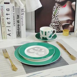 Offre Spéciale : Ensemble de 4 Assiettes en Porcelaine de Luxe Vert Nordique pour Restaurant, avec Coffret Cadeau - Product Image 4