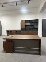 Ensemble de chaise de bureau et bureau en L avec armoire auxiliaire, en PVC, design simple et moderne, usage commercial pour bureau