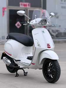 Scooter <span class=keywords><strong>Vespa</strong></span> <span class=keywords><strong>150</strong></span> in Stile Retrò Italiano per il Pendolarismo Urbano Quotidiano - Product Image 1