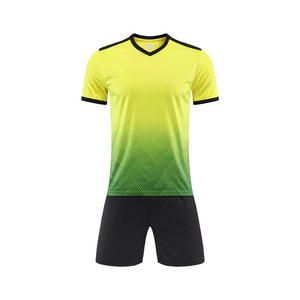 Özel Tasarım Unisex Yetişkin Futbol Forması Şort Takımı 2024 %100 Polyester Nefes Alabilen Hızlı Kuruyan Hafif Özel Oyuncu İsimleri/Takım - Product Image 6