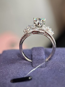 Bague de fiançailles et de mariage de luxe en platine PT950 avec diamant de laboratoire blanc D de 1,5 ct VS1, modèle Loyal Crown Eternity - Product Image 3