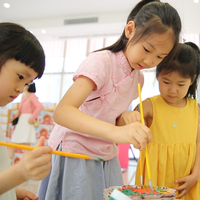 Peinture pour tableau blanc effaçable à sec à base d'eau UCI, faible odeur et faible teneur en COV, fabriquée dans le Guangdong pour une utilisation au bureau, en classe, dans la chambre ou la salle de jeux