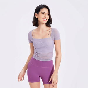 Top deportivo de yoga 2 en 1 para mujer, de malla, manga corta, cuello cuadrado, con sujetador incorporado, ajuste ceñido, para gimnasio, pilates y entrenamiento. - Product Image 1