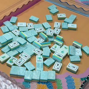 Tuiles <span class=keywords><strong>de</strong></span> Mahjong en Acrylique Bleu Glacé Américain Modernes et Mignonnes pour <span class=keywords><strong>Jeu</strong></span> <span class=keywords><strong>de</strong></span> Table, Fabriquées à la Main, Vente en Gros - Product Image 2