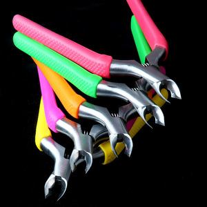 Tijeras para cutículas con mango de silicona de colores, mango antideslizante de acero inoxidable afilado, tijeras especiales para cutículas de Princess Nail Salon. - Product Image 4