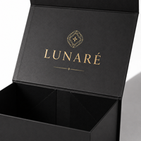 Nouvelle boîte cadeau rigide en carton de luxe, pliable, magnétique, avec grand logo en relief, revêtement UV haut de gamme, design personnalisé