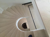 Villa intérieur design moderne escalier en colimaçon beige marbre escalier courbe projet