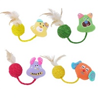 Jouet interactif pour chat en peluche de dessin animé avec balle en sisal et plumes pour la mastication et le jeu en intérieur