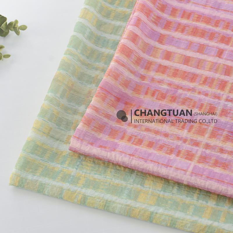 Garment Fabric Lightweight Polyester Plaid Fabric Gingham Crinkle Fabric for Women