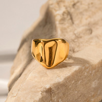 Chic Charm Hammer Textur Wasserdichter Metall Edelstahl Breitband Ring 18 Karat vergoldet Trend Schmuck