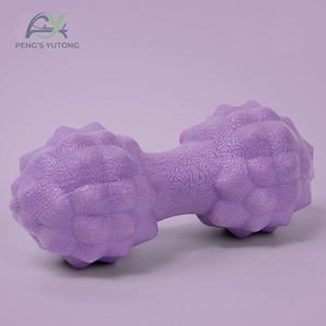 Balle de massage en forme d'arachide à picots, couleur violette, pour le bien-être des cadres d'entreprise. Outil de bureau haut de gamme pour le soulagement du stress et l'amélioration de la posture - Product Image 1