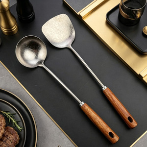 Juego de espátula y cuchara para sopa de titanio puro con mango de madera para cocinar y freír en la cocina, 2 piezas - Product Image 1