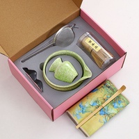 Ensemble personnalisé de style japonais, service à thé 7 pièces en céramique, bol à matcha rose fabriqué à la main avec support à fouet pour la cérémonie du thé
