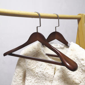 Cintres en bois personnalisés avec logo, cintres larges pour costumes, cintres en bois pour vêtements - Product Image 5